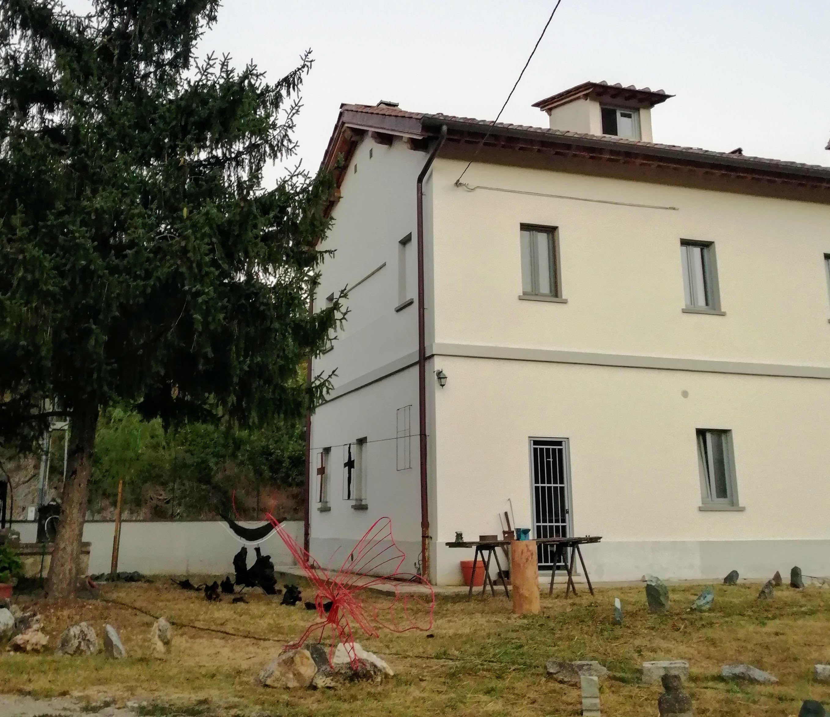 Il Casello - I Binari dell'Arte sulla Faentina si trova a Vaglia (50036 Firenze)in Via di Pietramensola 5