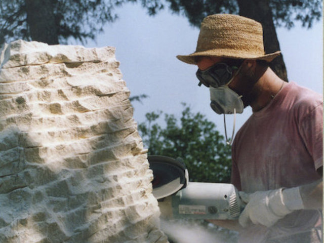 Al lavoro, Simposio di Scultura, Ari (CH), 2001